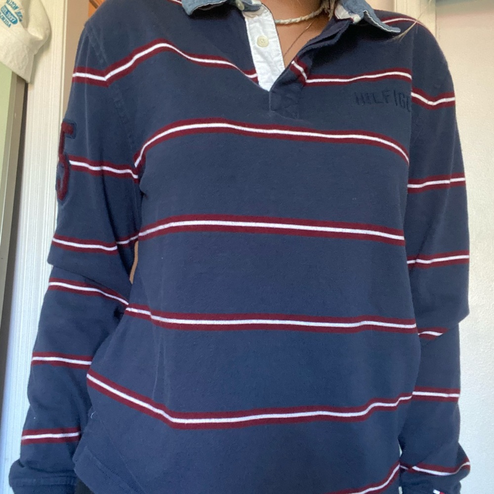 Collared sweatshirt